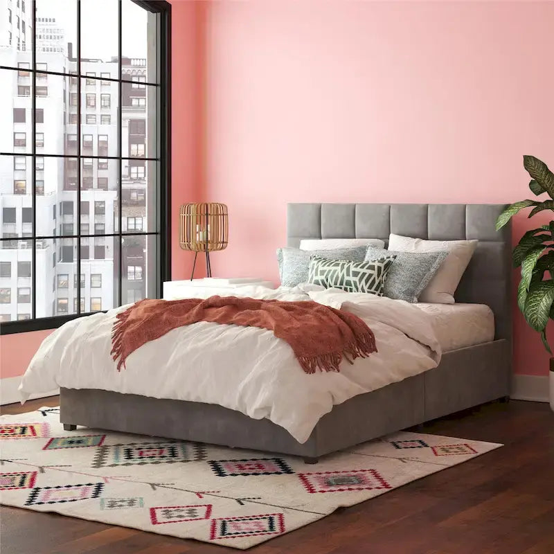 Gestoffeerd bed met opberglades