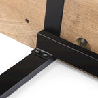 Rechthoekig bureau met houten blad en metalen onderstel