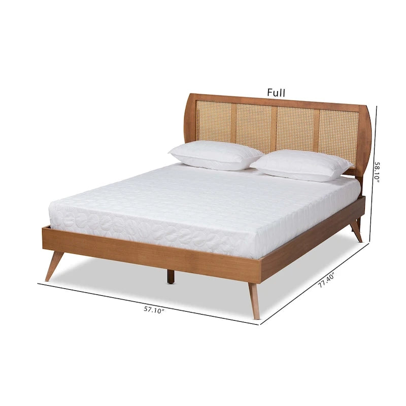 Walnootkleurig houten platformbed met synthetisch rotan
