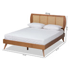 Walnootkleurig houten platformbed met synthetisch rotan