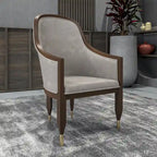 Leren eetkamerstoel met armleuningen en rubberwood frame